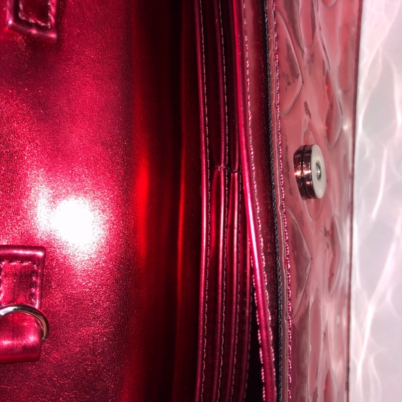Marc Jacobs for Marc Jacobs Limited Edition Red Metallic Heart Crossbody/Clutch - Picture 15 of 16